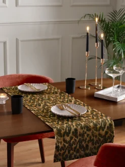 Furn tafelloper met luipaardprint