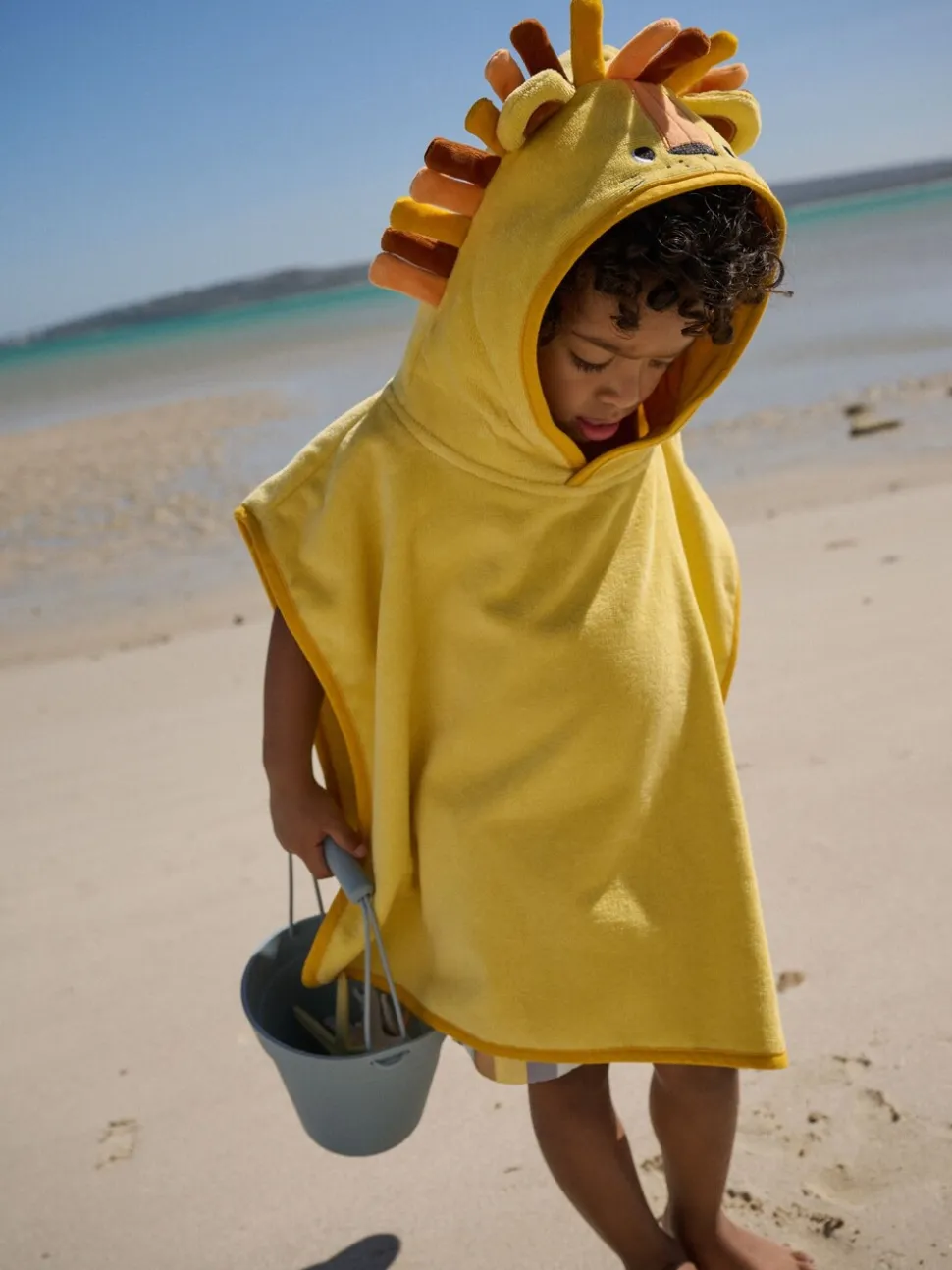 Geel met leeuwprint - Towelling Poncho (9mths-6yrs)