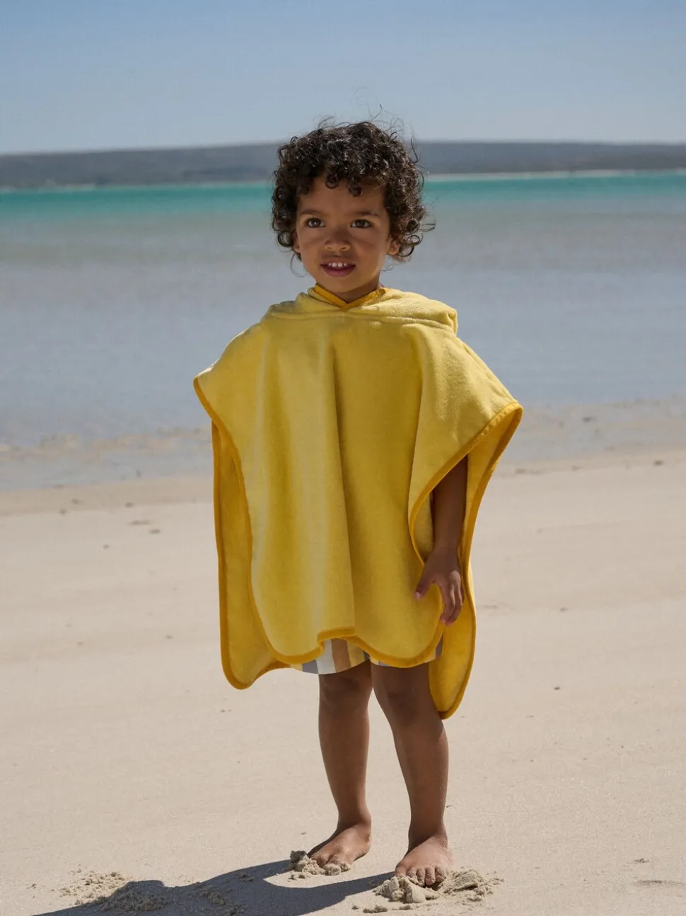Geel met leeuwprint - Towelling Poncho (9mths-6yrs)