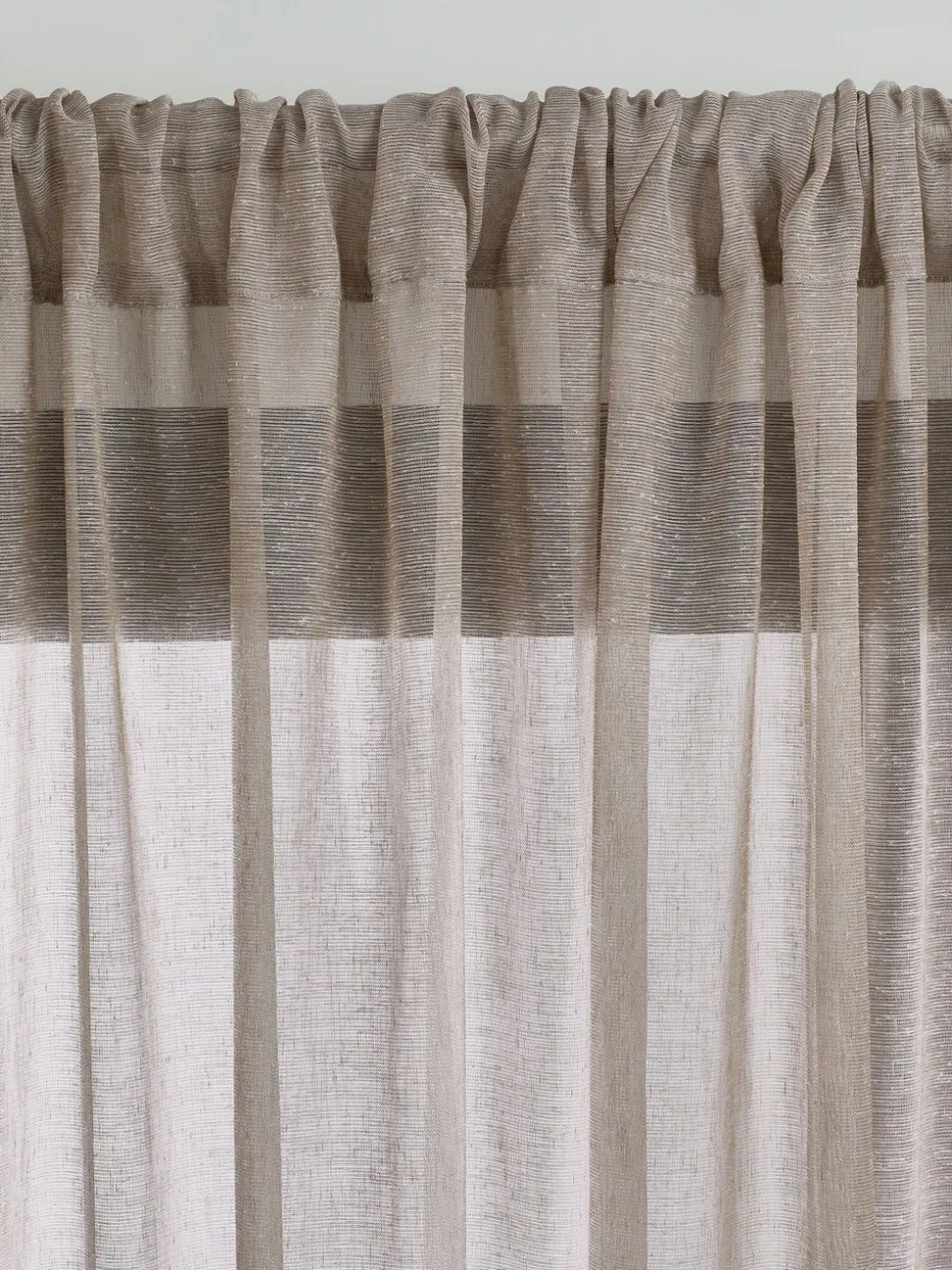 Gordijnen met gesloten bovenkant van doorschijnenden voile met linnenlook