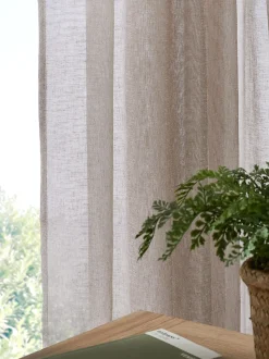 Gordijnen met gesloten bovenkant van doorschijnenden voile met linnenlook