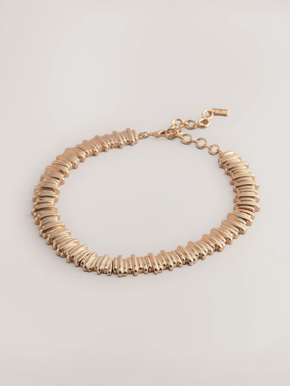 Goudkleurig - Geribbelde kraagketting