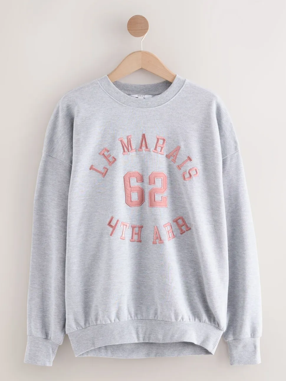 Grijs - Grafisch satijnapplicatie 'Le Marais' City sweatshirt met lange mouwen en ronde hals