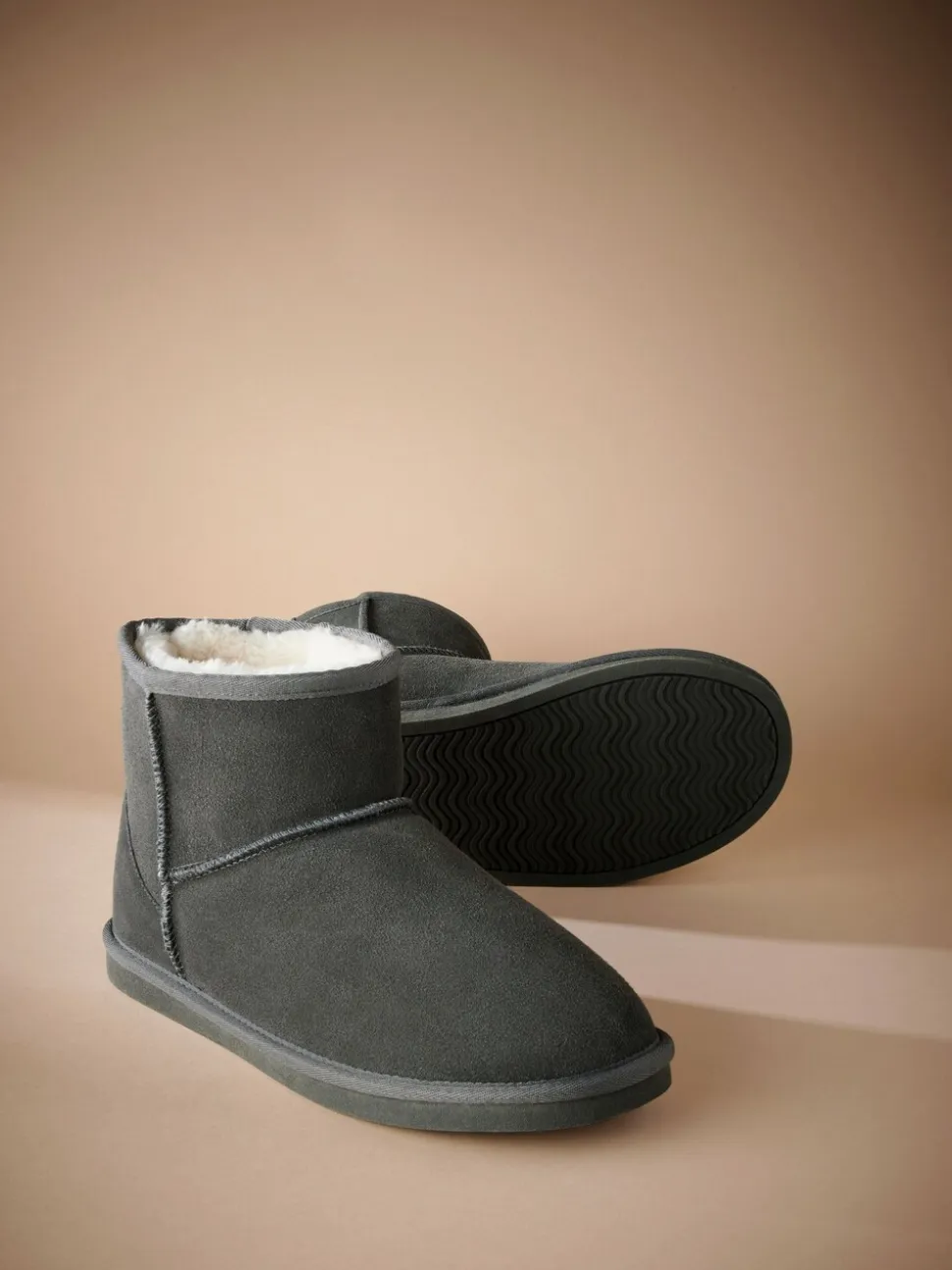 Grijs - Signature Suede Slipper Boots with Faux Fur Lining