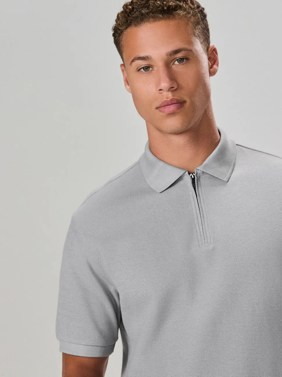 Grijs - Smart poloshirt met textuur en rits