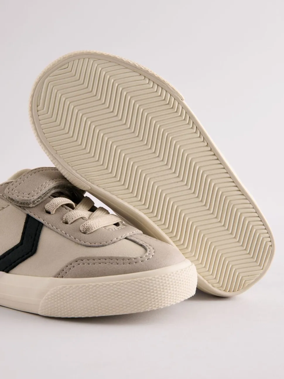 Grijs - Sneakers met klittenbandsluiting en elastische veters
