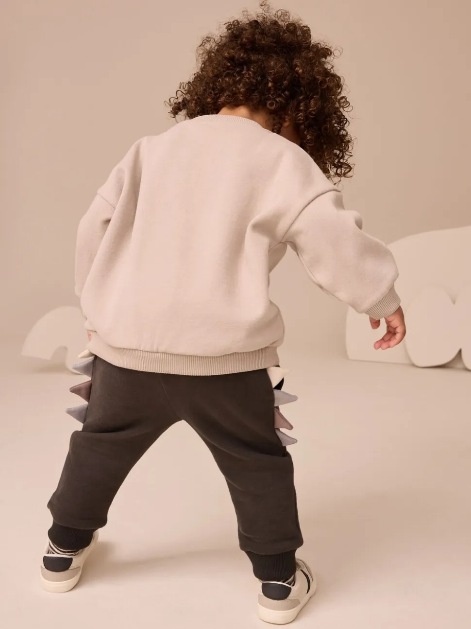 Grijs en antraciet dinosaurus stekel - Set met sweatshirt en joggingbroek (3mnd -7jr)