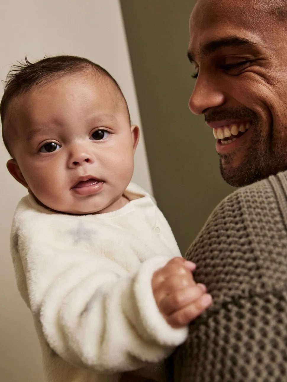 Grijs met sterren - Fleece babypyjama