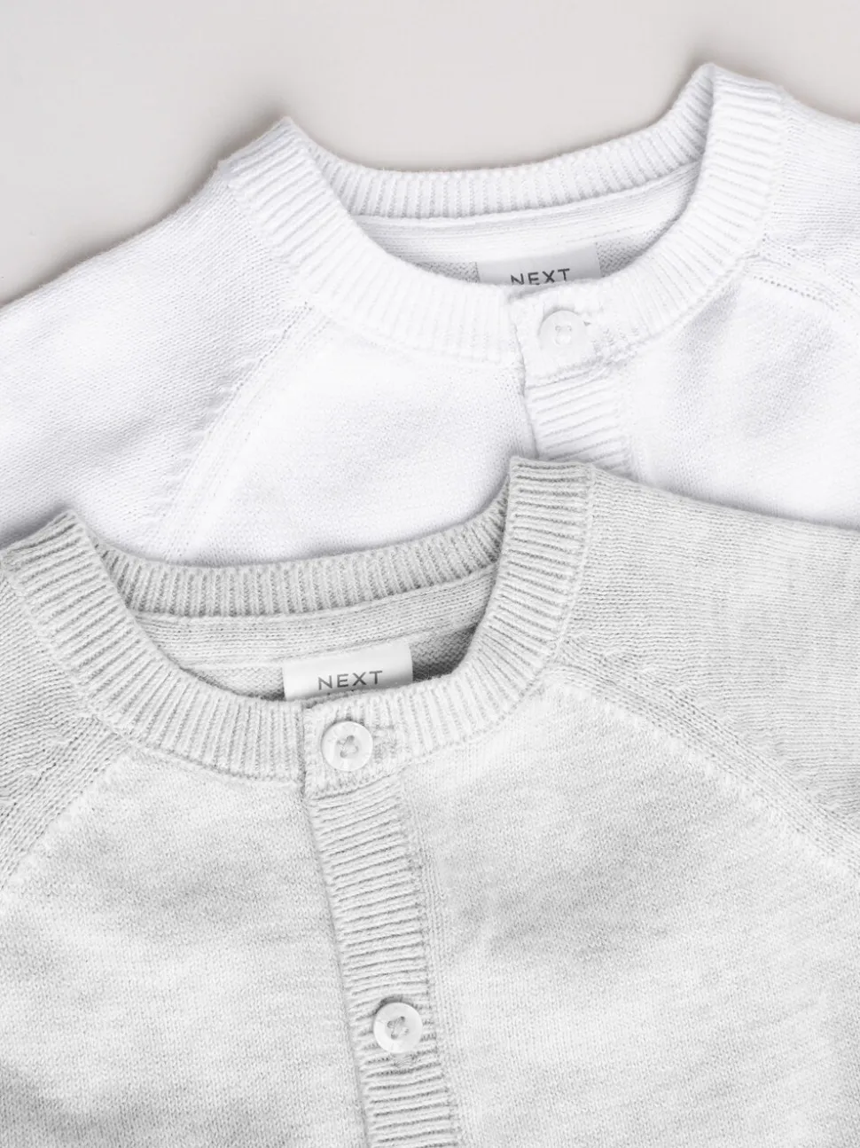 Grijs/wit - Grijs en wit 2pk gebreid babyvestje