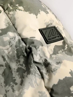 Grijze camouflageprint - Regenbestendige gewatteerde jas met microfleece voering (3-17jr)