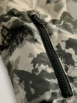 Grijze camouflageprint - Regenbestendige gewatteerde jas met microfleece voering (3-17jr)