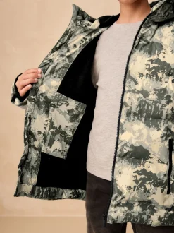 Grijze camouflageprint - Regenbestendige gewatteerde jas met microfleece voering (3-17jr)