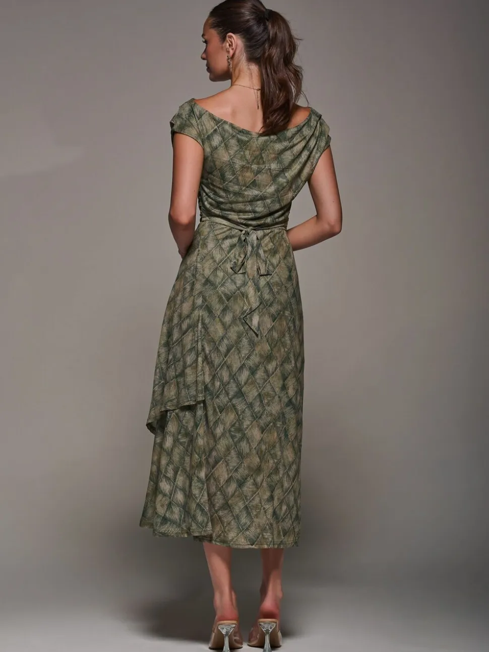 Groen - Jolie Moi - Asymmetrische gedrapeerde midaxi-jurk met kant