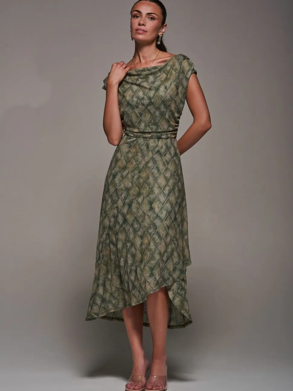 Groen - Jolie Moi - Asymmetrische gedrapeerde midaxi-jurk met kant