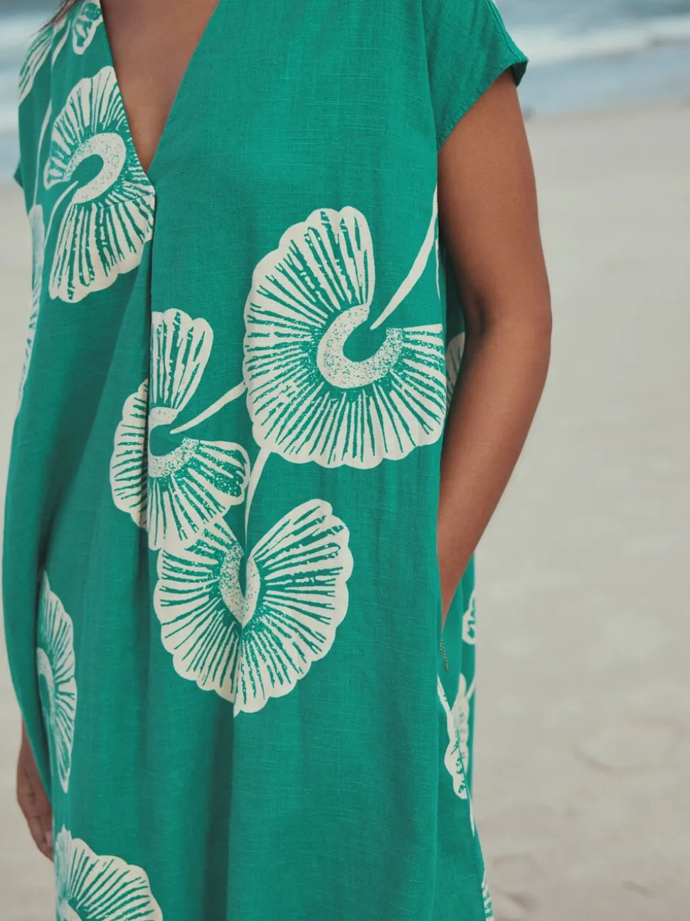 Groen bloemmotief - Mini Short Sleeve V-Neck Kaftan Dress with Linen