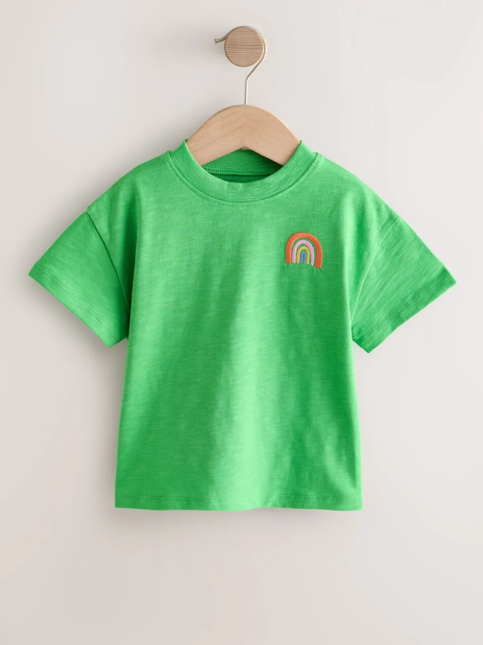 Groen met regenboog - Short Sleeve Embroidered T-Shirt (3mths-7yrs)