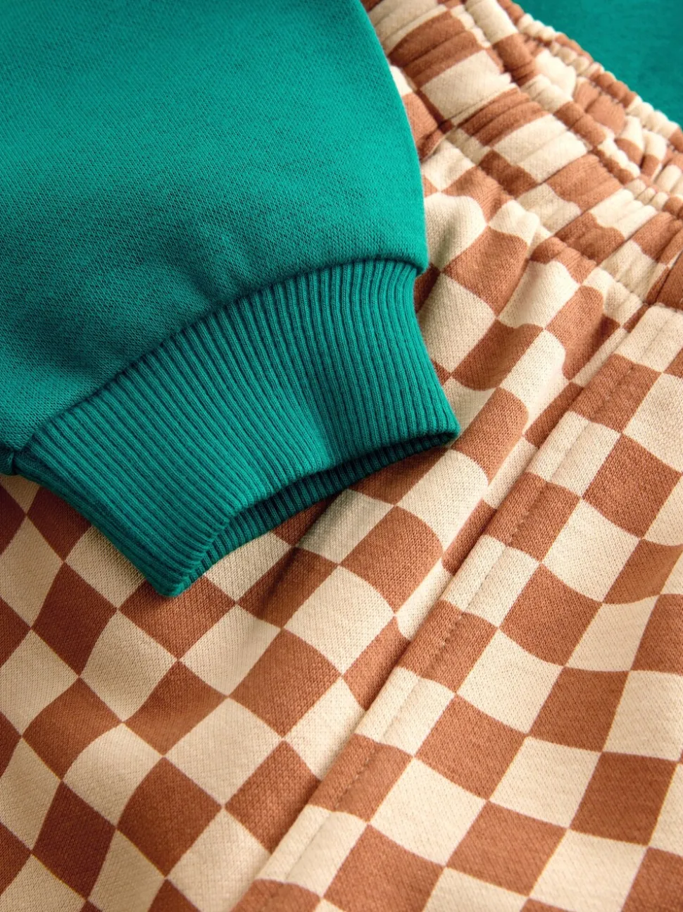 Groene croissant - Set met sweatshirt en joggingbroek met strepen (3mnd-7jr)