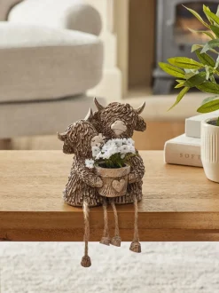 Hamish Couple with Artificial Flowers