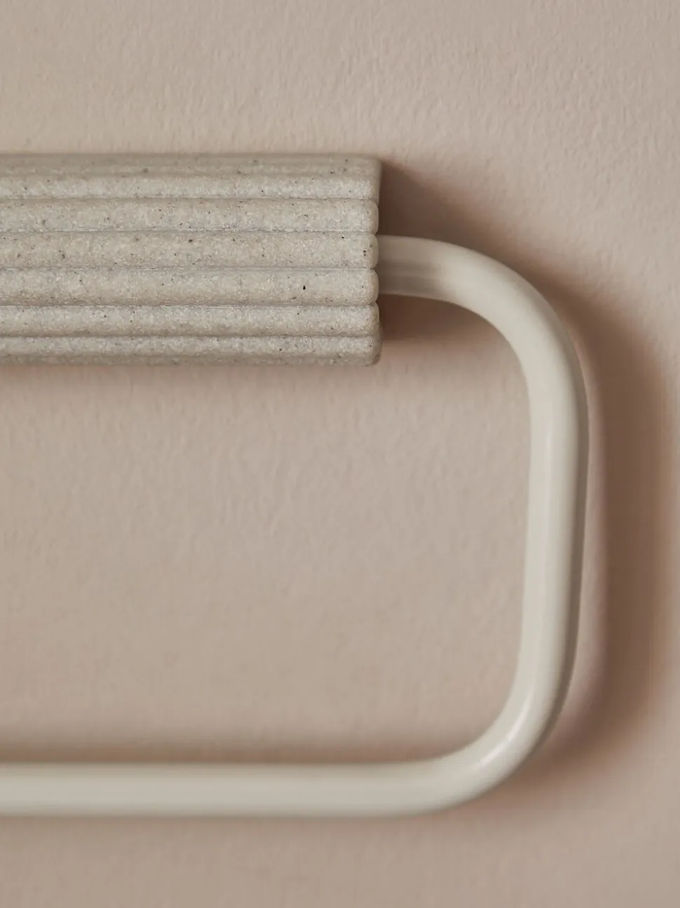 Handdoekrail met ribstructuur