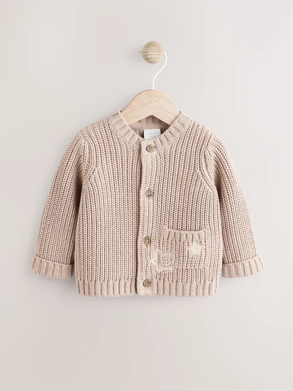 Hello World Naturel - Grofgebreid babyvestje met borduursel