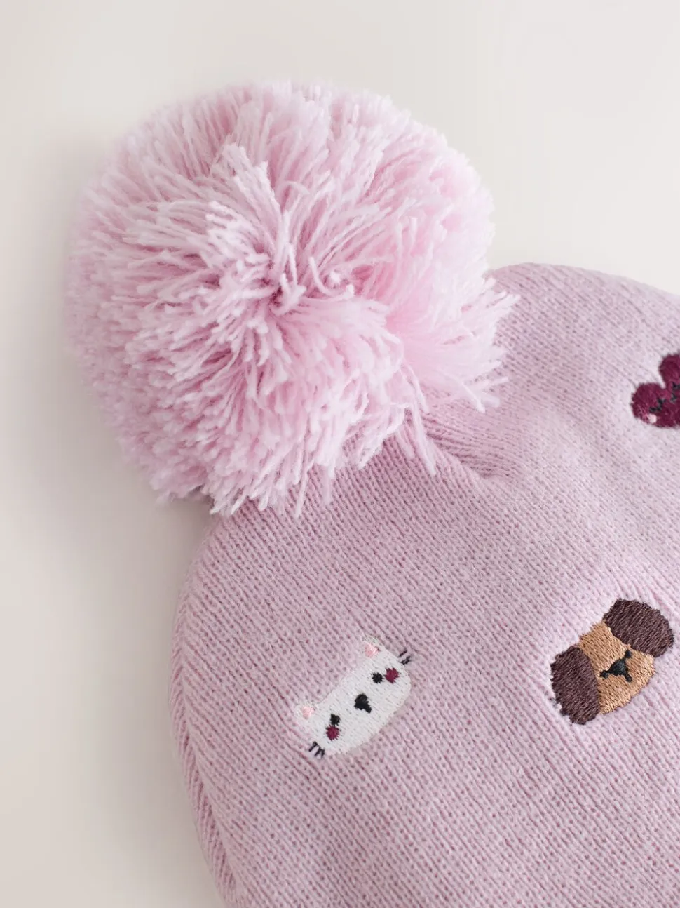 Huisdieren - Geborduurde Beanie-muts met pompon (3mnd-10jr)