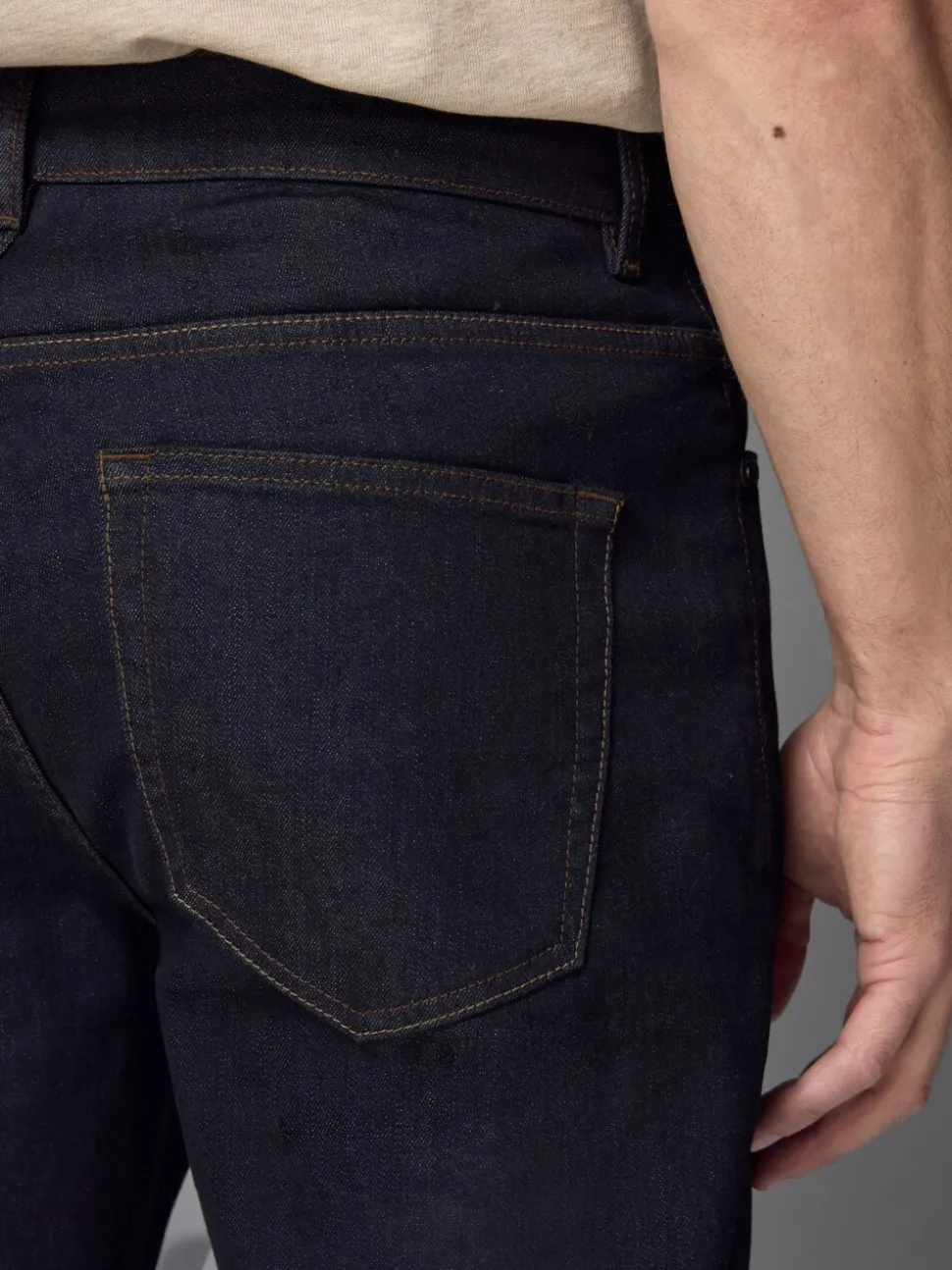 Indigo blauwe wassing - Klassieke stretchjeans met standaard taps toelopende pasvorm