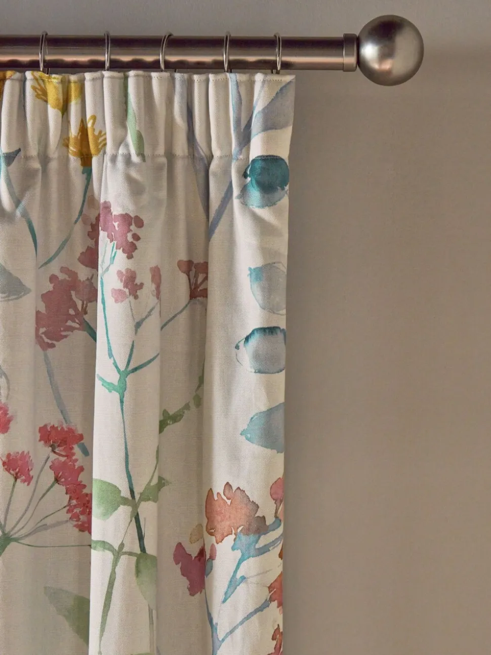 Isla - Verduisterende/thermische plooigordijnen met bloemenprint