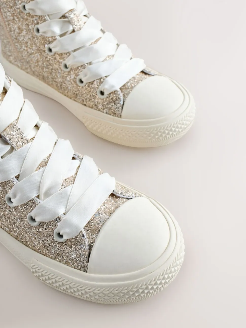 Ivoorkleurig met glitters - Hoge sneakers met veters