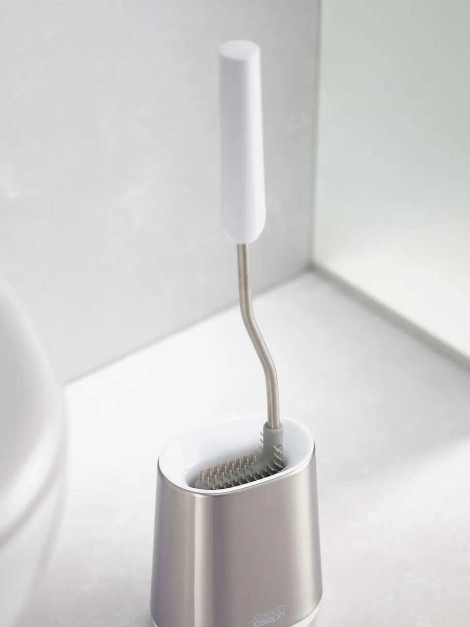 Joseph Joseph - Lichte flexibele toiletborstel