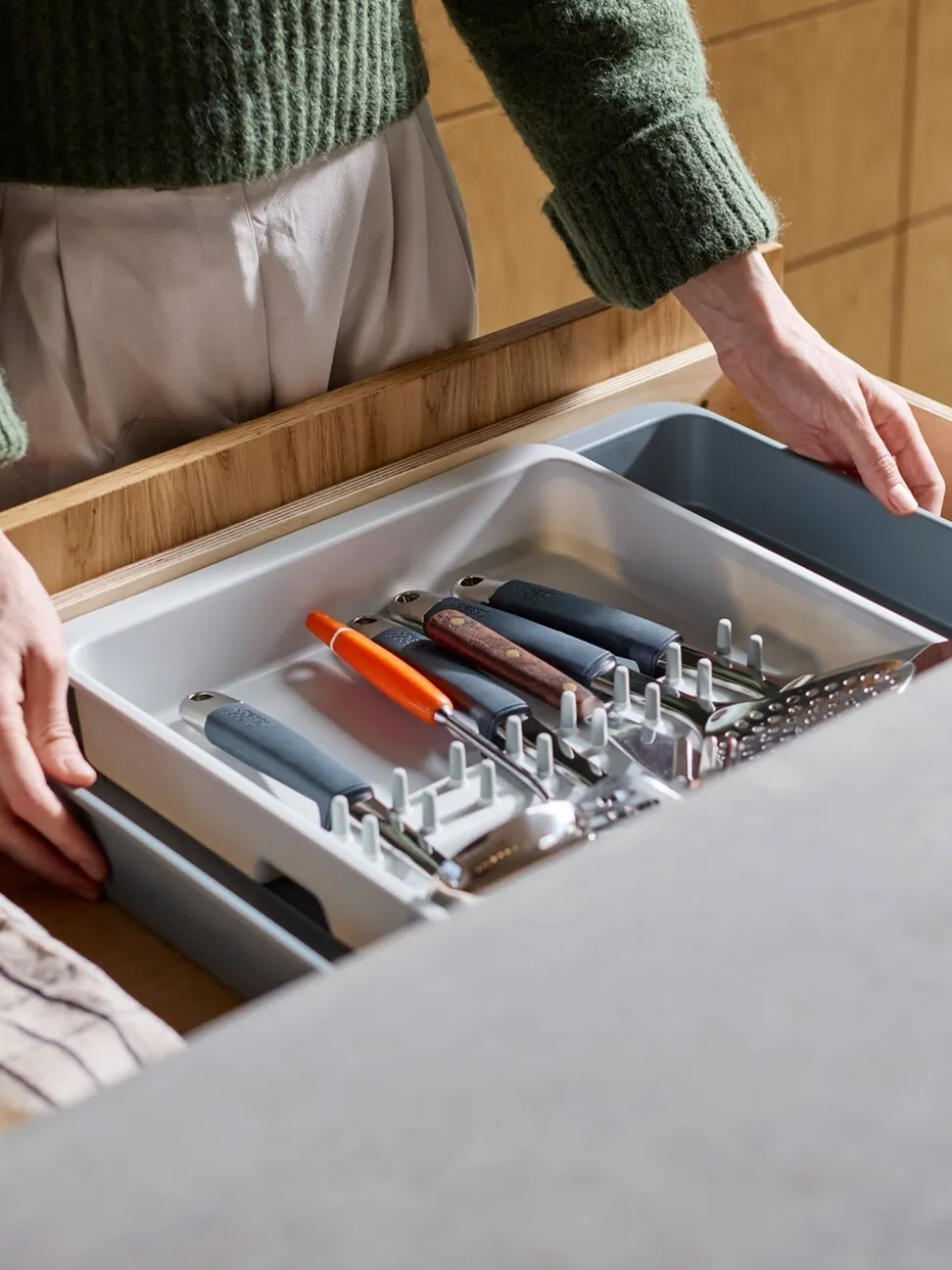 Joseph Joseph Drawer Store Expanding Utensil and Gadget Organiser