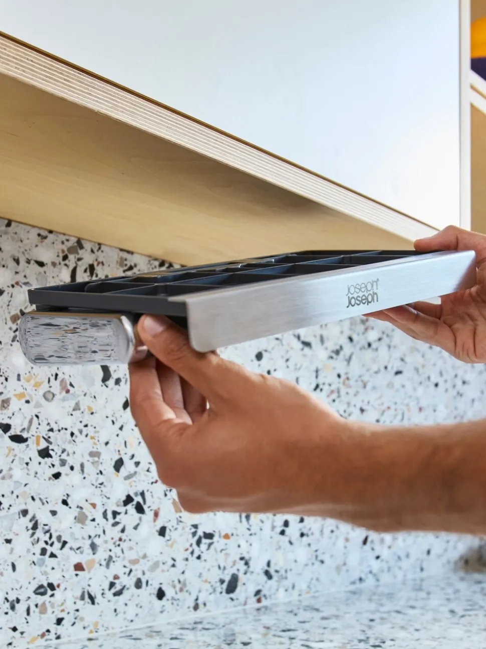 Joseph Joseph Rollgripâ Easy-Tear Kitchen Roll Holder