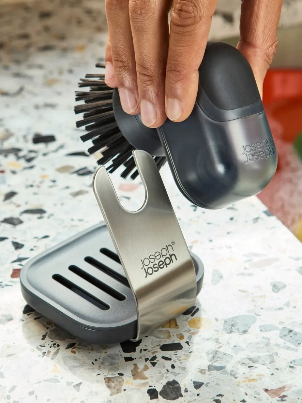 Joseph Joseph Sinktech Soap-Disp Palm Brush With Stand
