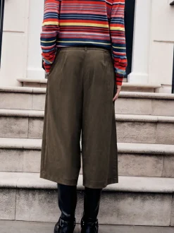 Kakigroen - Faux Suede Longline Shorts