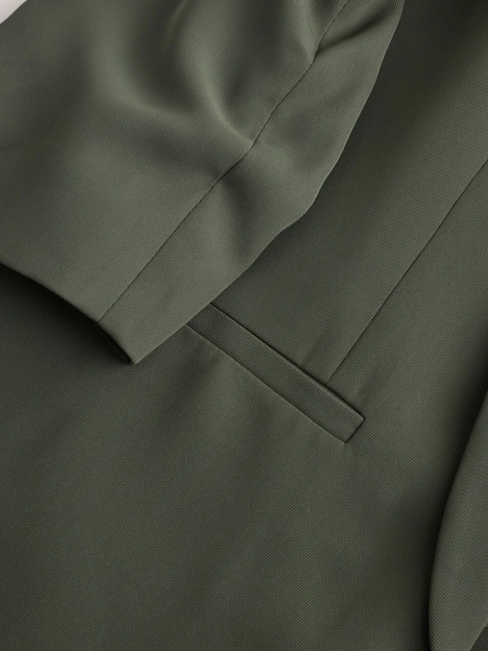 Kakigroen - Ruimvallend blazer met gerimpelde mouwen