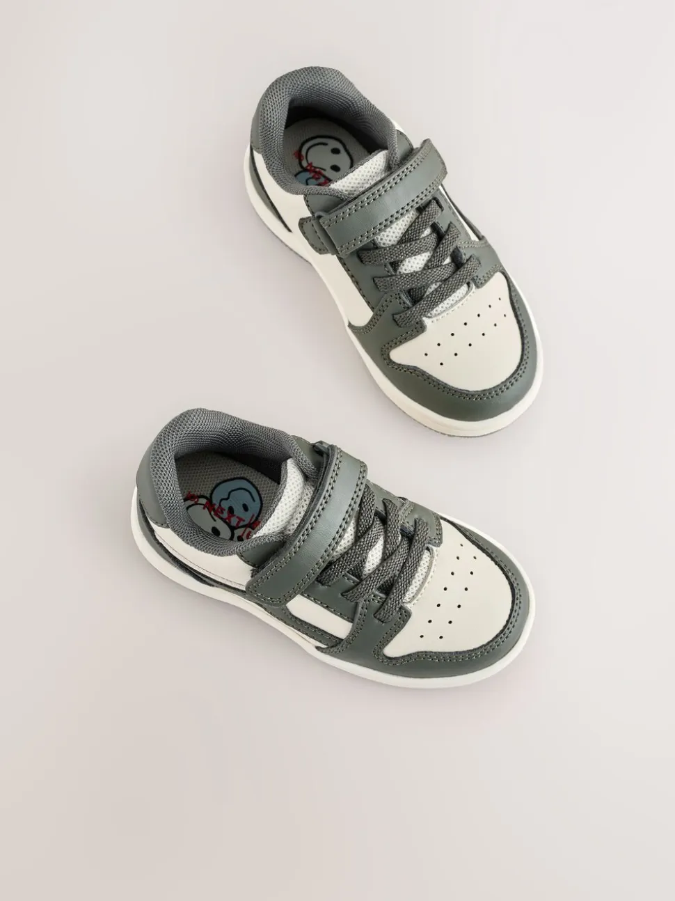 Kakigroen - Sneakers met klittenbandsluiting en elastische veters