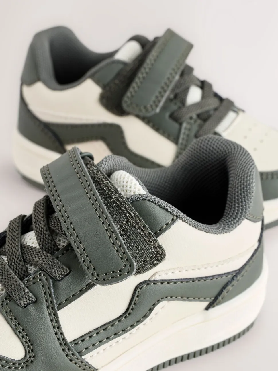 Kakigroen - Sneakers met klittenbandsluiting en elastische veters