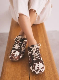 Koeienprint - Slim Premium Leren Trainers met Vetersluiting
