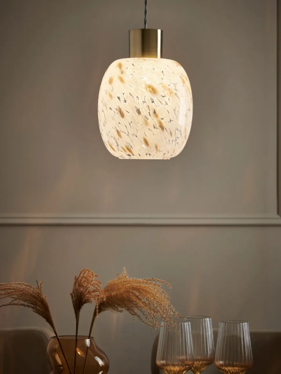 Lamp met mat confettiglas