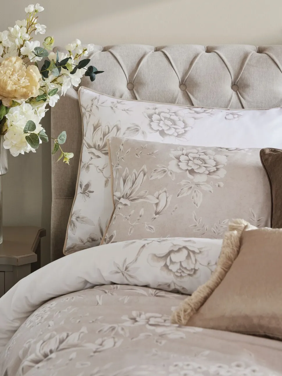 Laura Ashley 100% Cotton Sateen 220 Thread Count Rowsham Garden Duvet Cover and Pillowcase Set