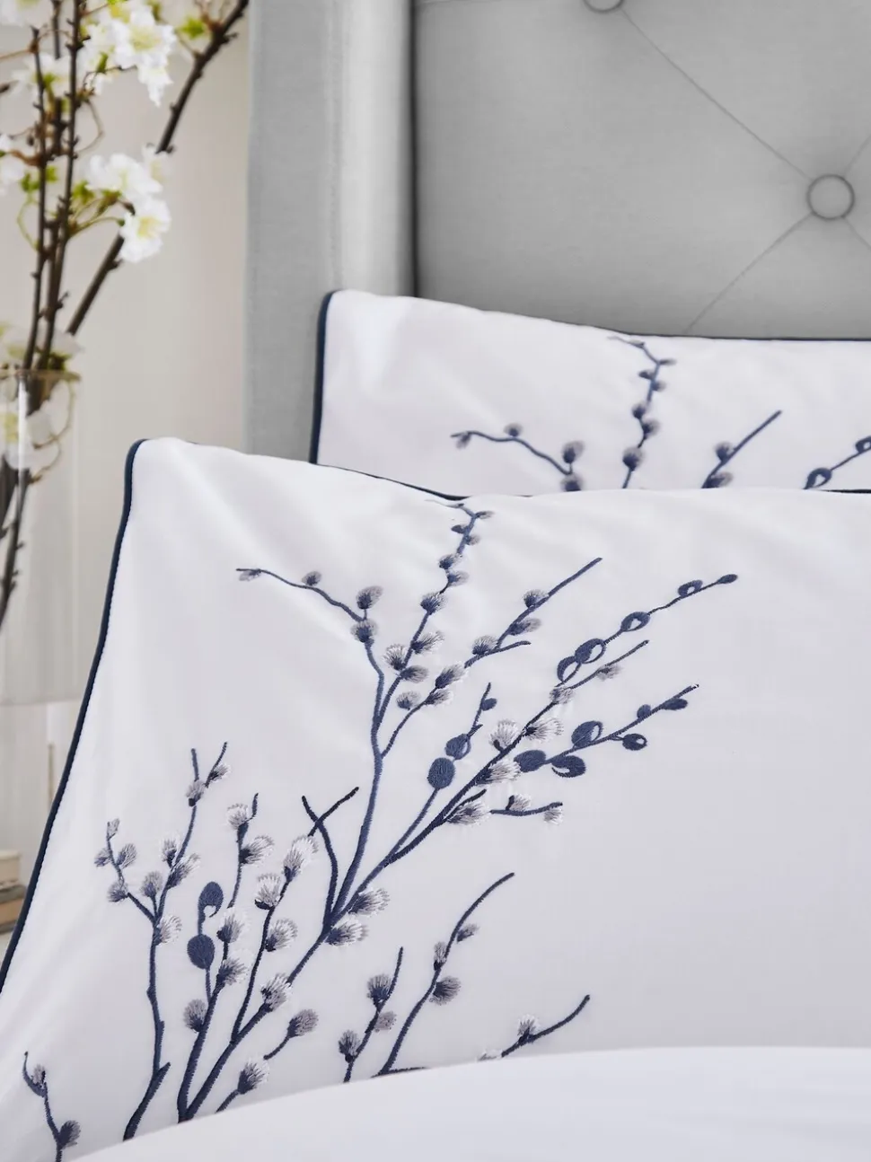 Laura Ashley 100% katoen perkal 200 draadtelling Pussy Willow Sprig geborduurd dekbedovertrek en kussensloopset
