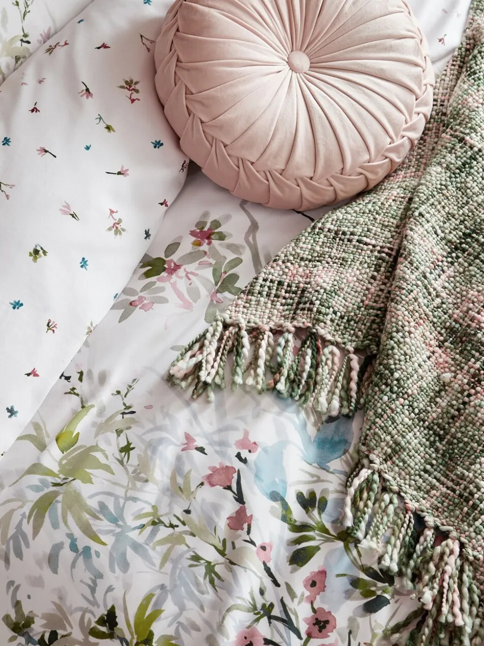 Laura Ashley 100% katoensatijn 220 thread count Pointon Fields dekbedovertrek- en kussensloopSet