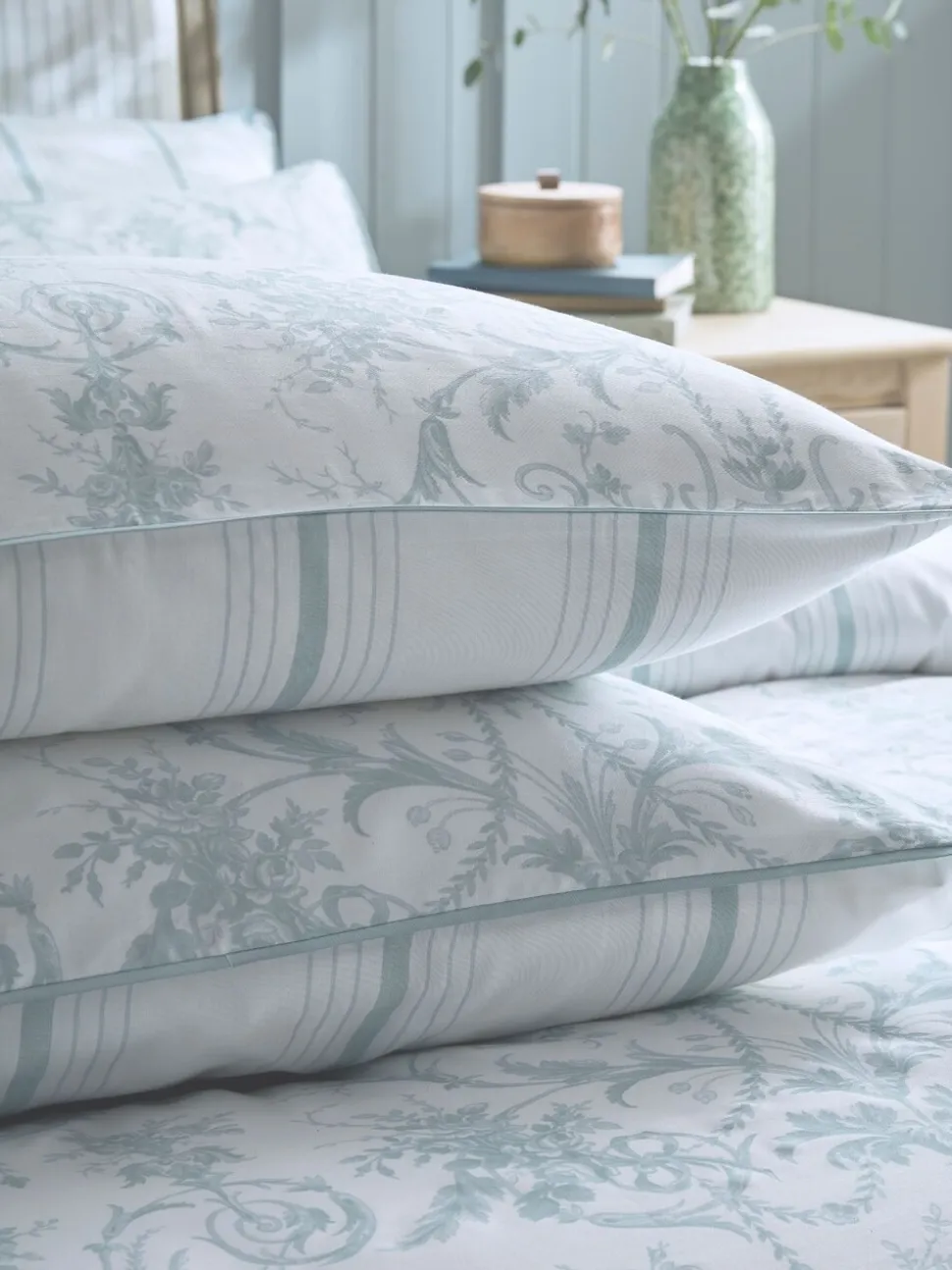 Laura Ashley 100% katoensatijn 200 draadtelling Tuileries dekbedovertrek- en kussensloopSet
