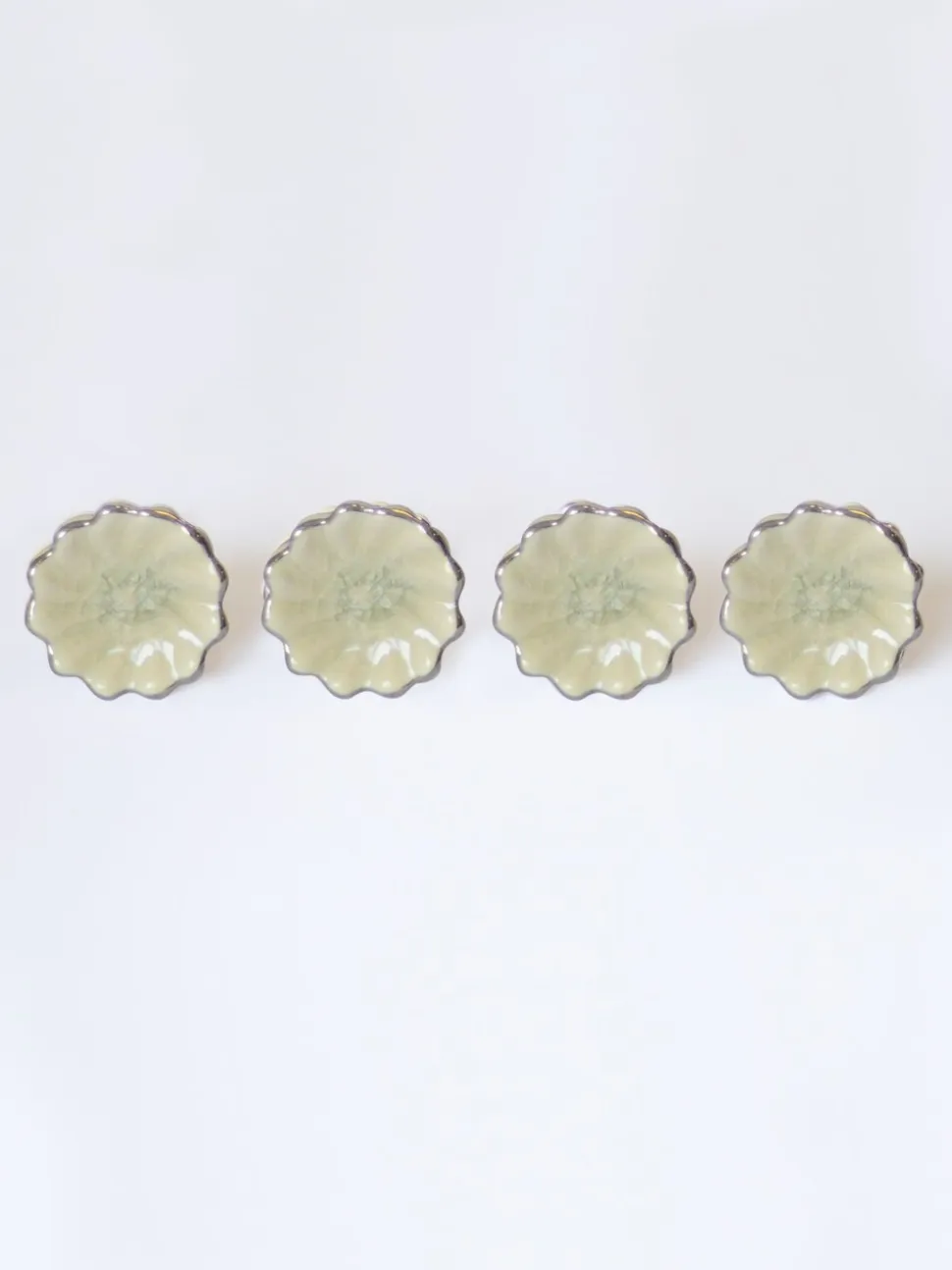 Laura Ashley 4 Pack Ceramic Metallic Edge Drawer Knobs