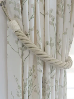 Laura Ashley Rhiannon touw embrasse