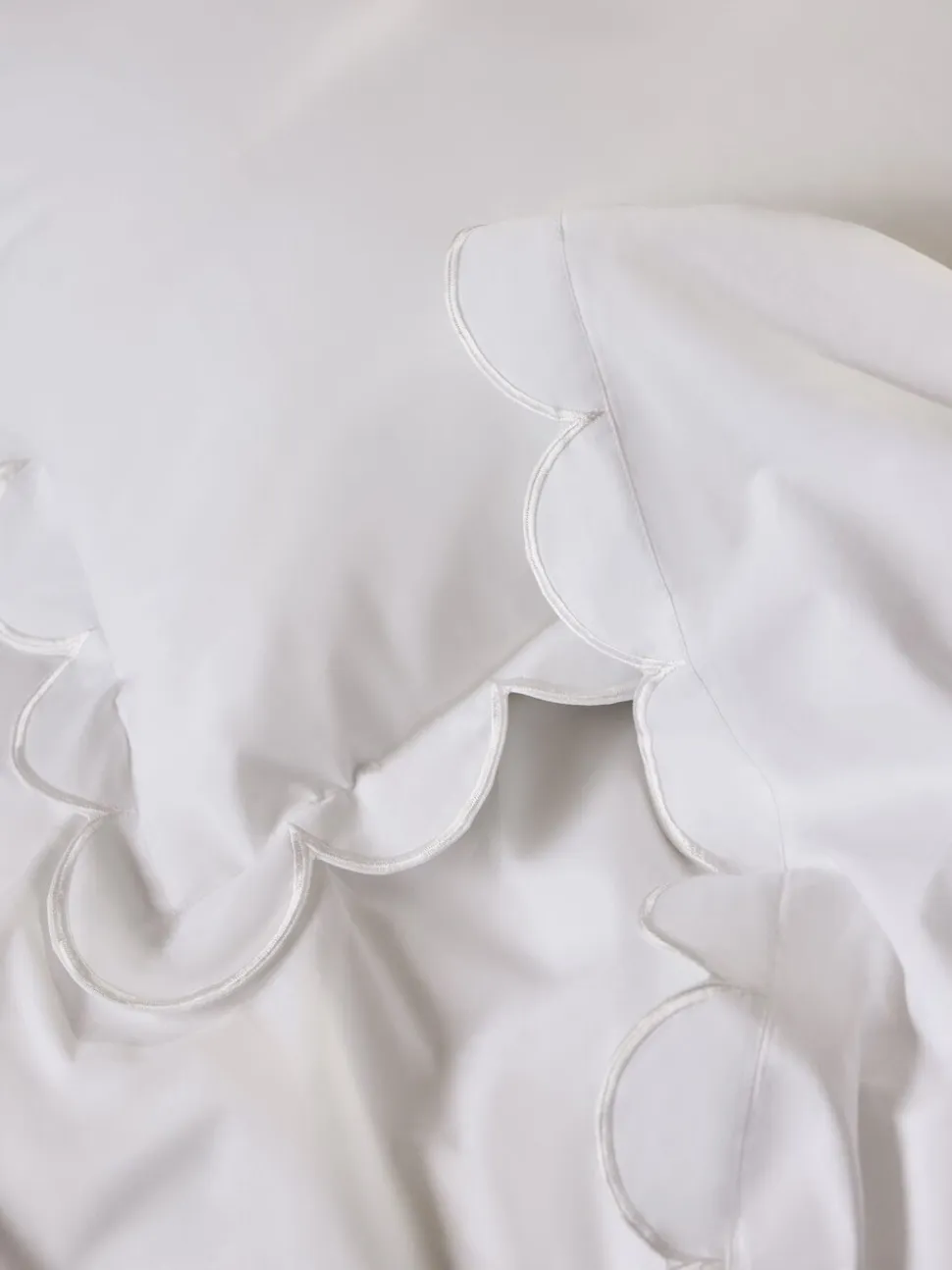 Laura Ashley Scallop 200 Thread Count Duvet Cover and Pillowcase Set