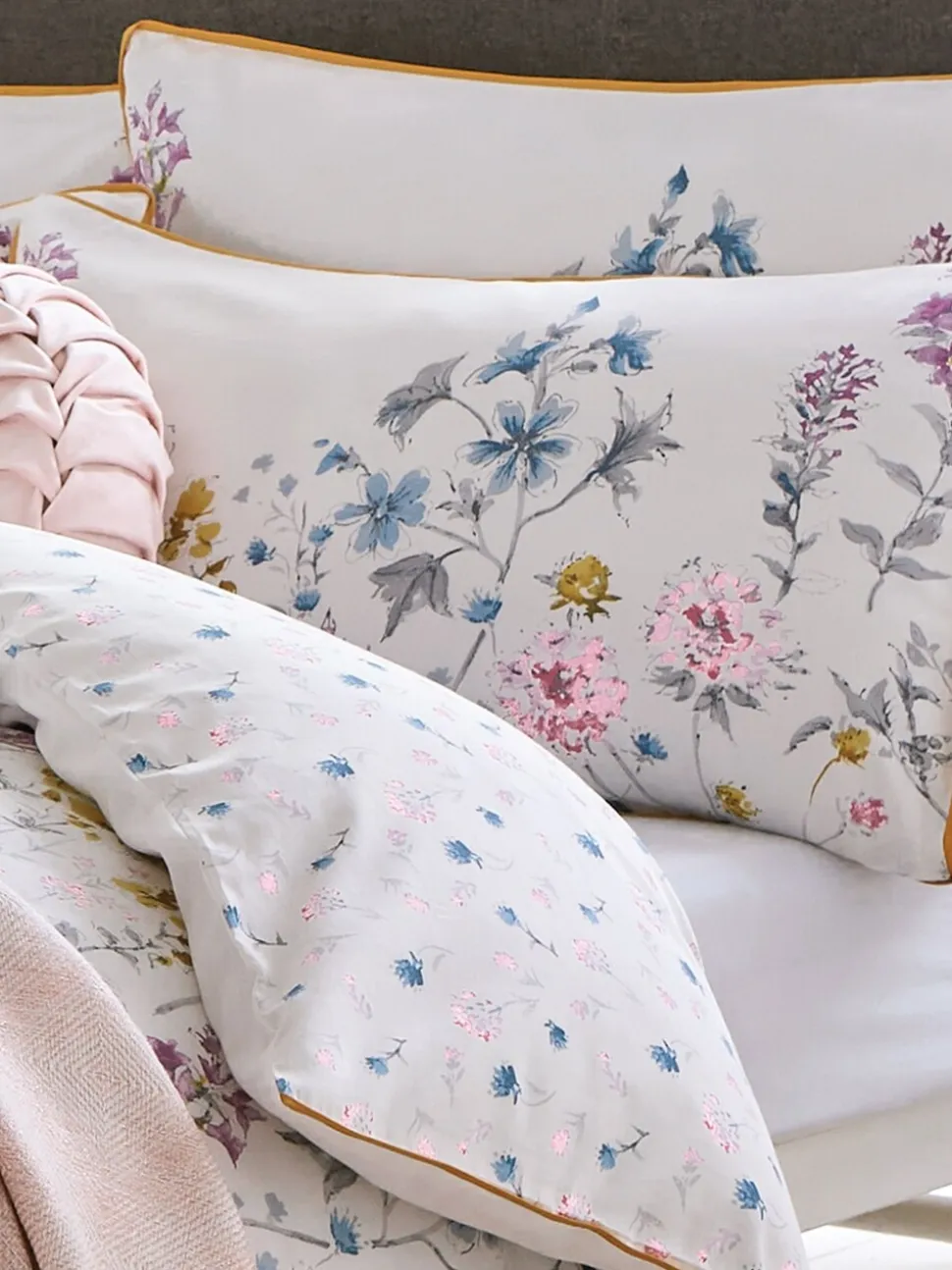Laura Ashley set van 2 kussenslopen van 100% katoen met veldbloemenprint