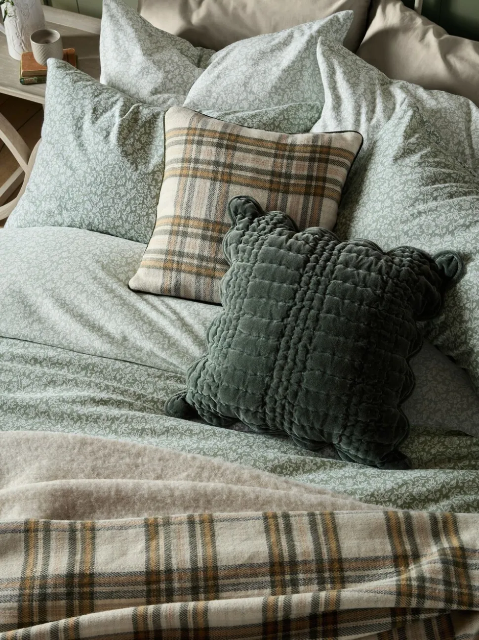 Laura Ashley Sweet Alyssum Duvet Cover and Pillowcase Set