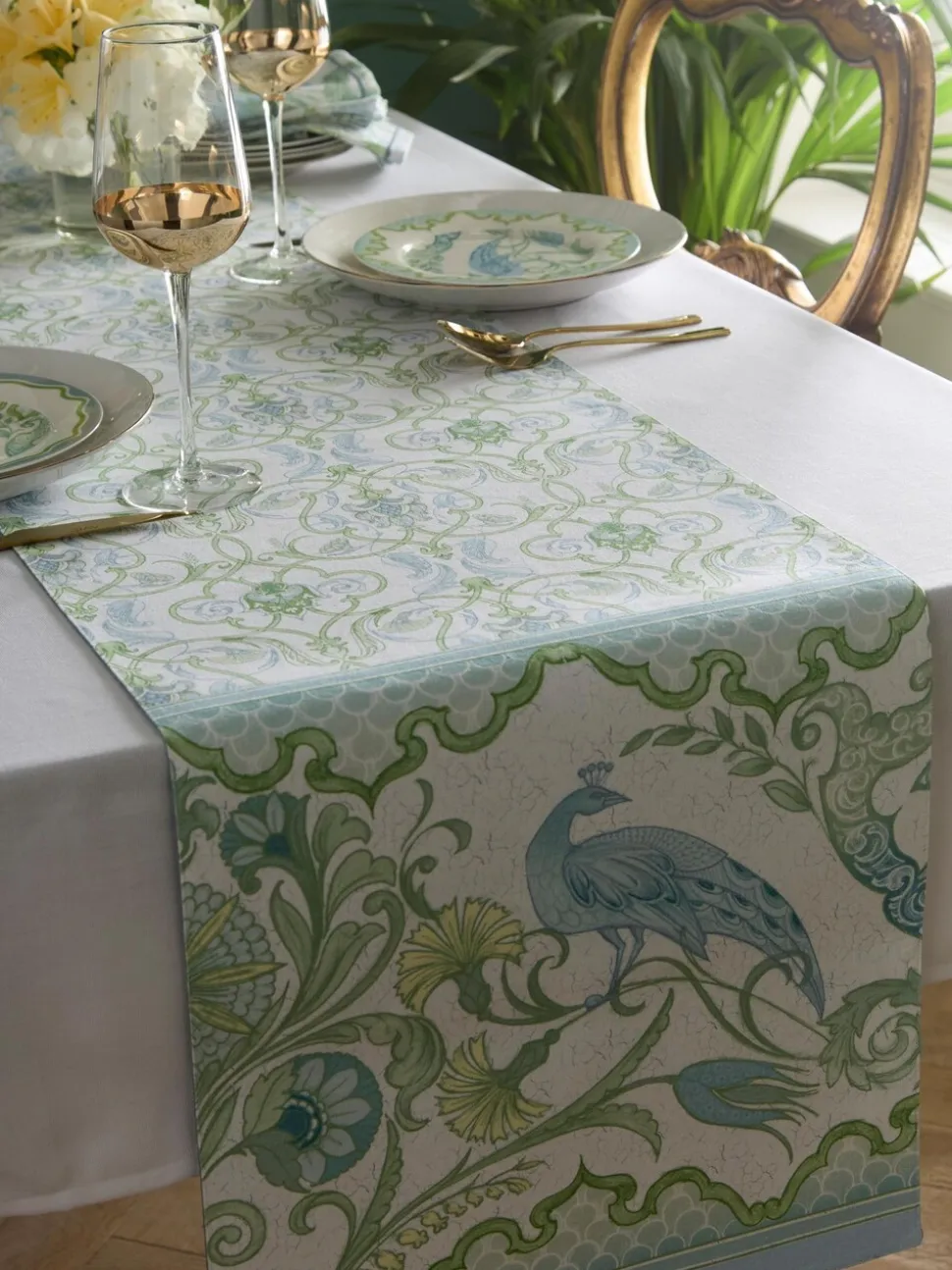 Laurence Llewelyn-Bowen Palm Print Court tafelloper van 100% katoen