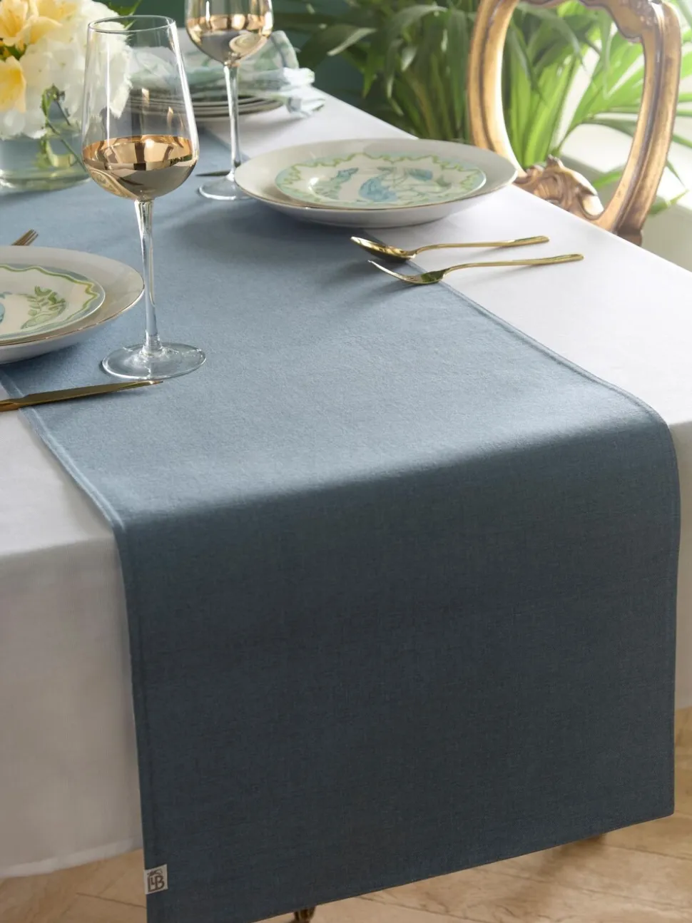 Laurence Llewelyn-Bowen Palm Print Court tafelloper van 100% katoen