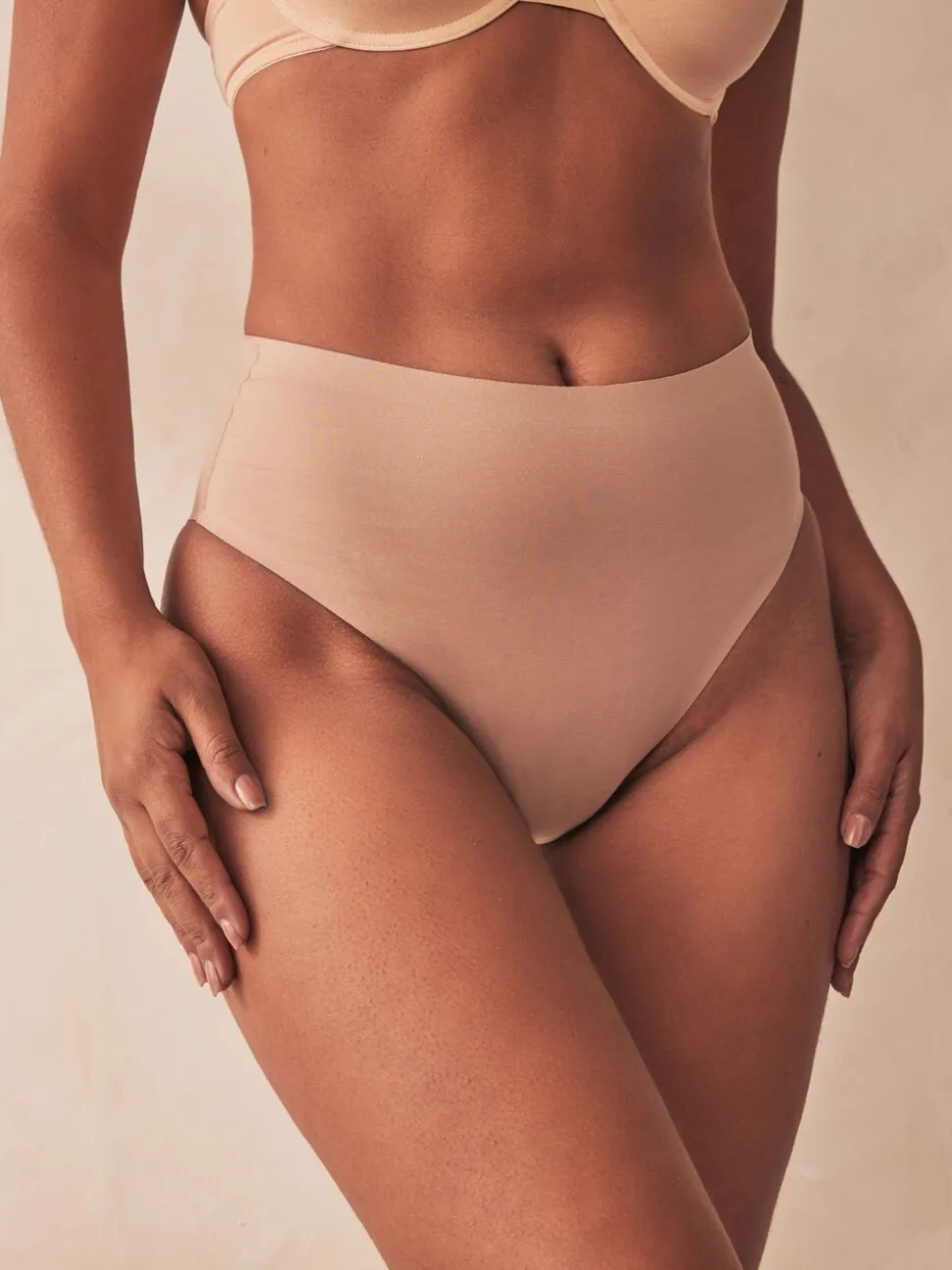 Licht beige - Vormgevend slipje met buikcorrectie van premium katoenmix